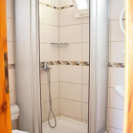 Toloman 2* بيتيس